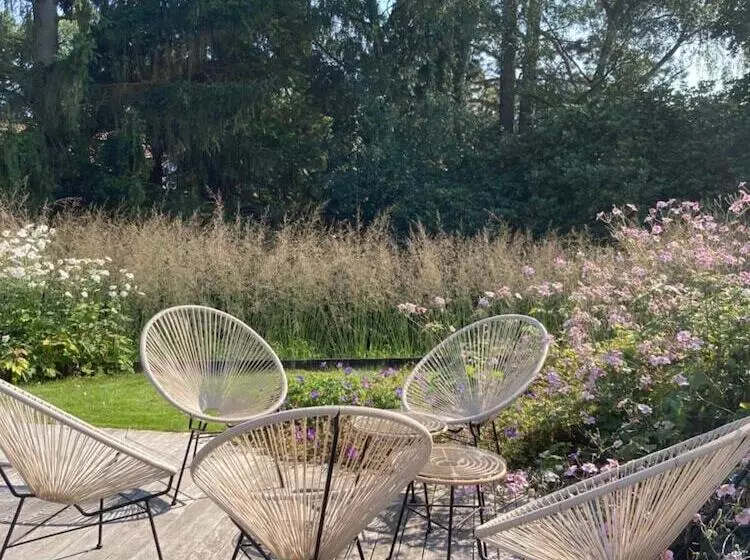 تختخواب و صبحانه Les Glycines