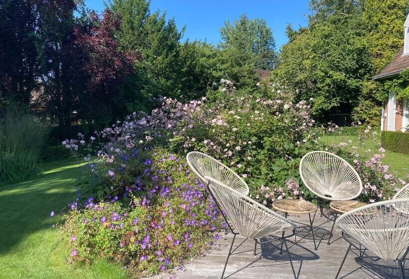 تختخواب و صبحانه Les Glycines