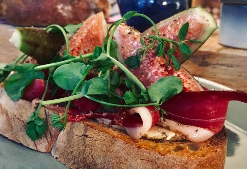 تختخواب و صبحانه Maison Raphaël Kafka