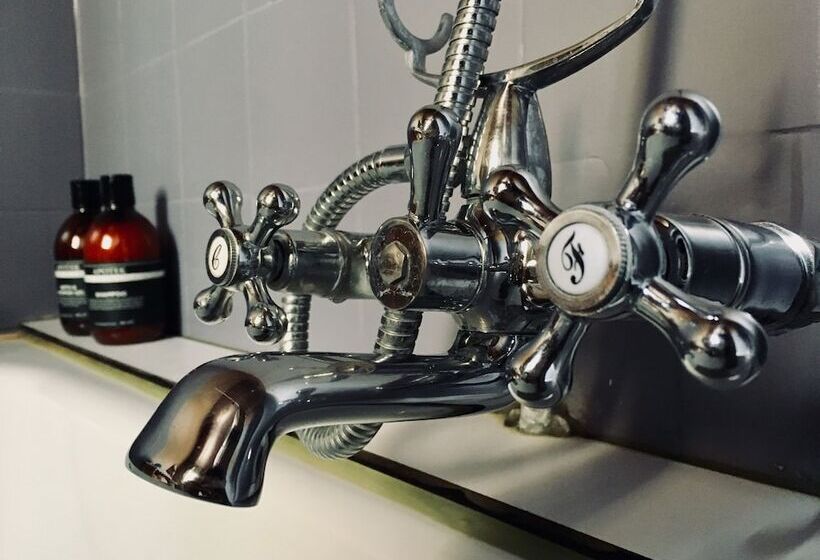 تختخواب و صبحانه Maison Raphaël Kafka