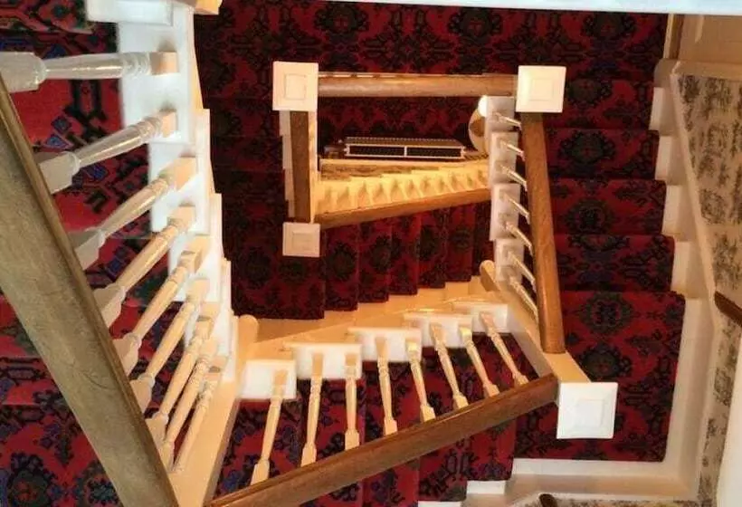 Hillcrest House Bed & Breakfast