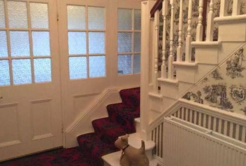 Hillcrest House Bed & Breakfast