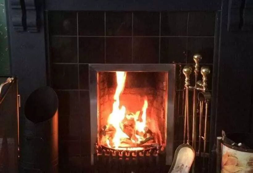 Hillcrest House Bed & Breakfast