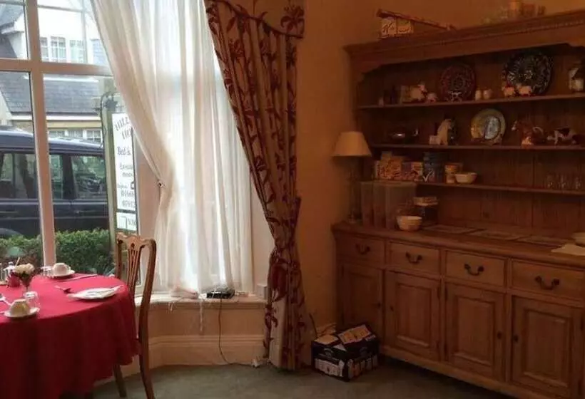 Hillcrest House Bed & Breakfast