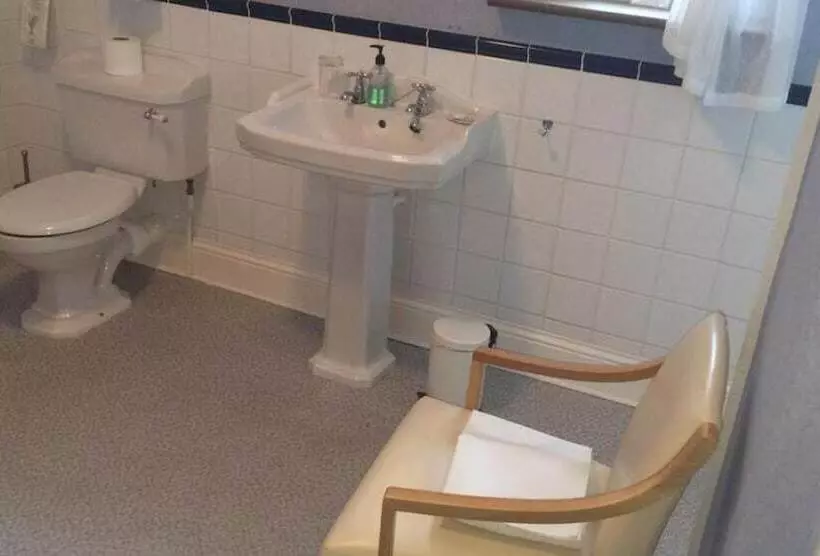 Hillcrest House Bed & Breakfast