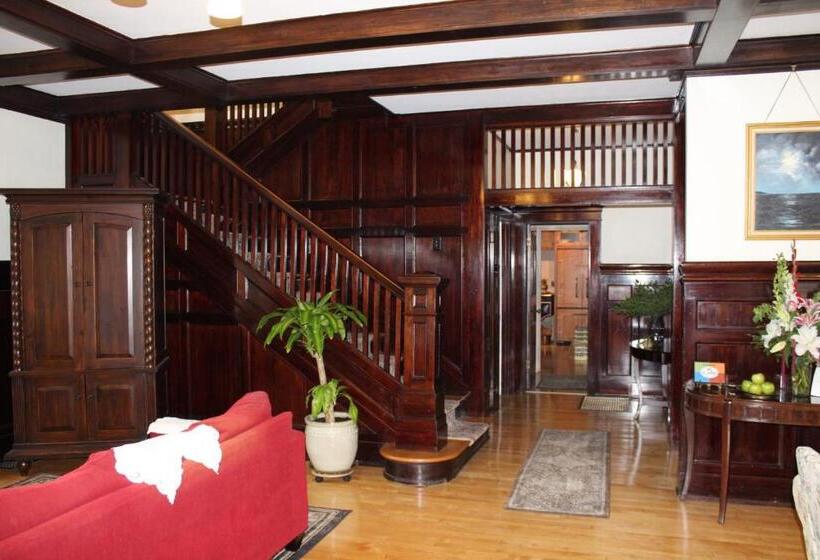 Lady Geneva Bed & Breakfast