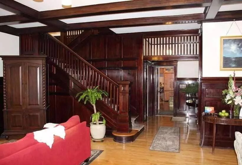 Lady Geneva Bed & Breakfast
