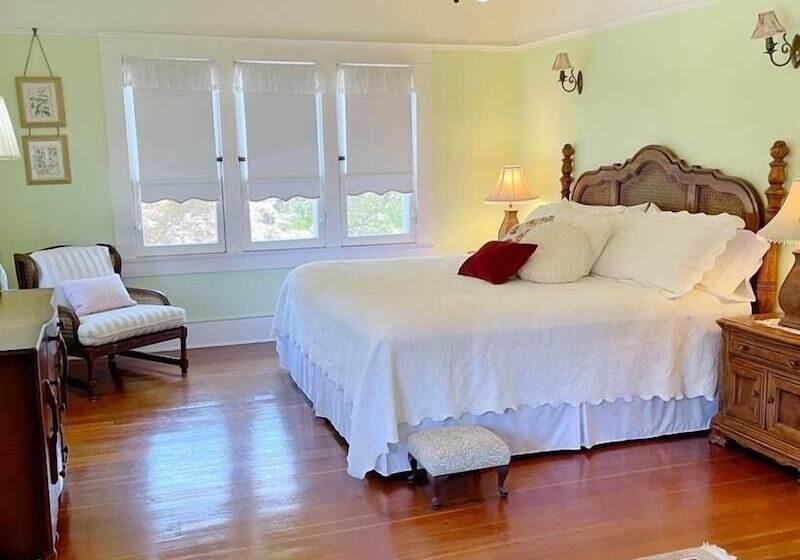 Lady Geneva Bed & Breakfast