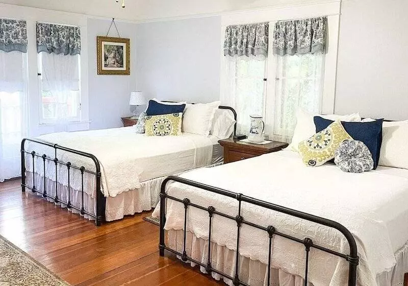 Lady Geneva Bed & Breakfast