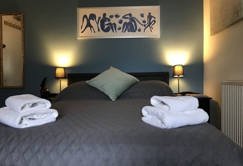 Pensió Lynwood House