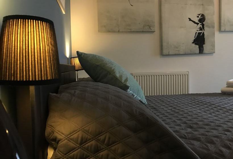 Pensió Lynwood House