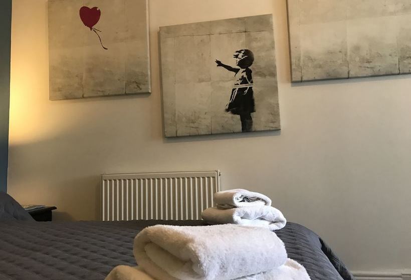 Pensió Lynwood House