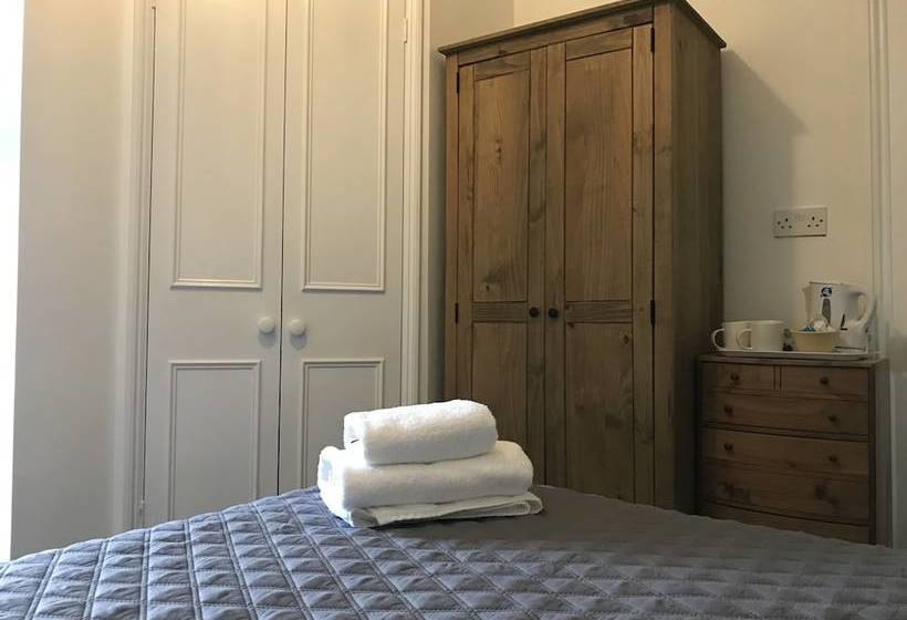 Pensió Lynwood House