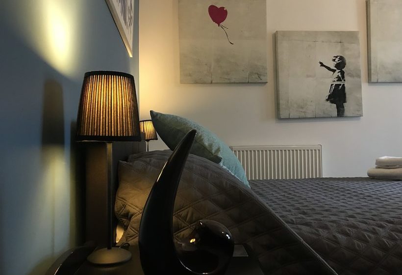 Pensió Lynwood House