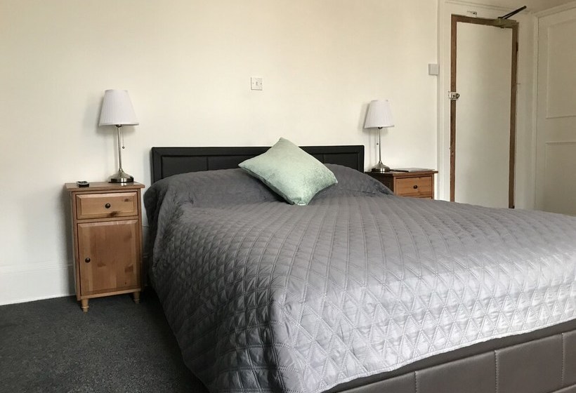 Pensió Lynwood House