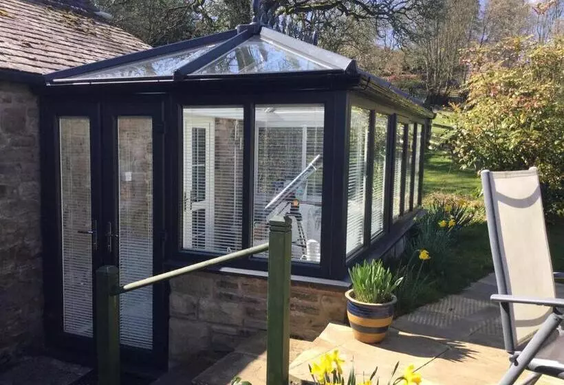 تختخواب و صبحانه The Snug @ Corry Cottage