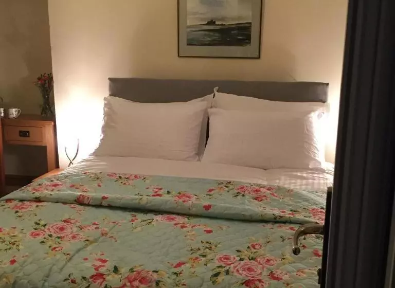 تختخواب و صبحانه The Snug @ Corry Cottage