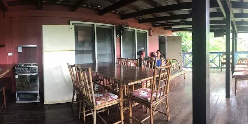 پانسیون Treetops Lodge