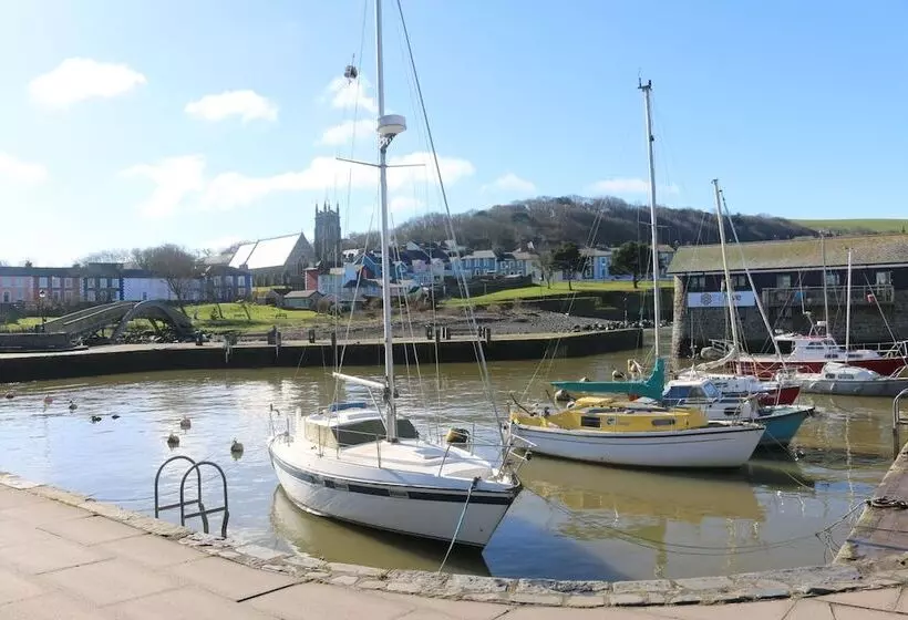 Aamiaismajoitus (B&B) Arosfa Harbourside Guesthouse