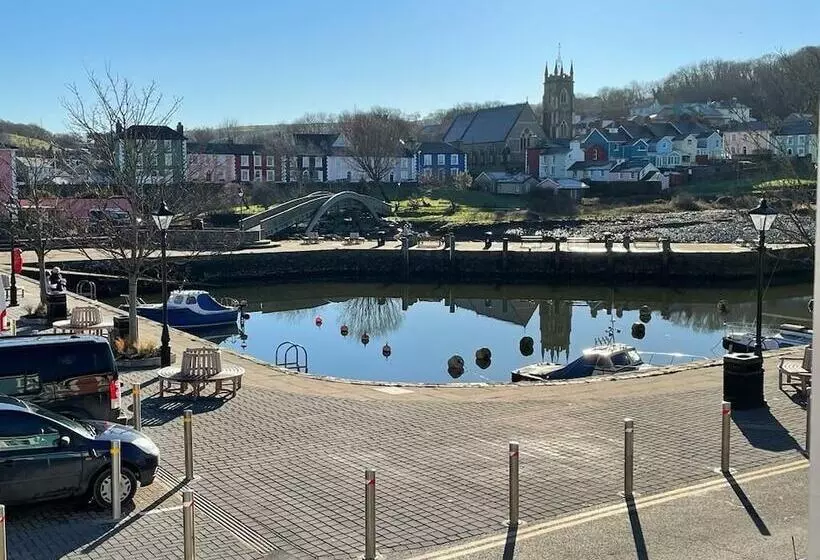 Aamiaismajoitus (B&B) Arosfa Harbourside Guesthouse