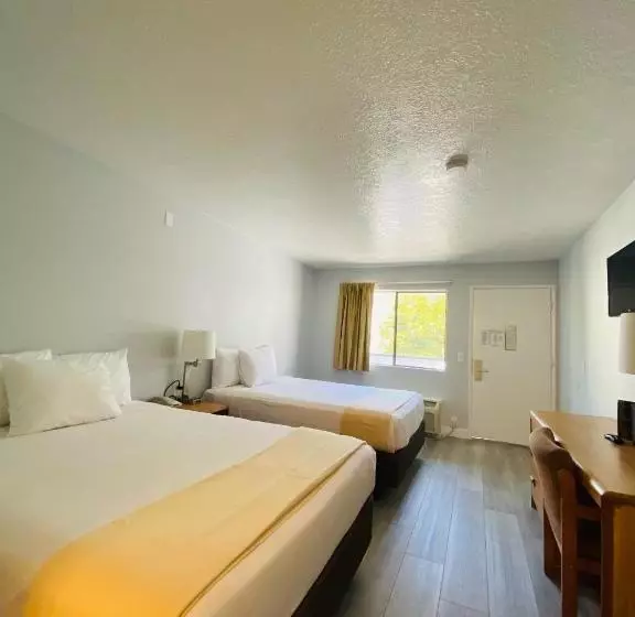Ez 8 Motel Old Town