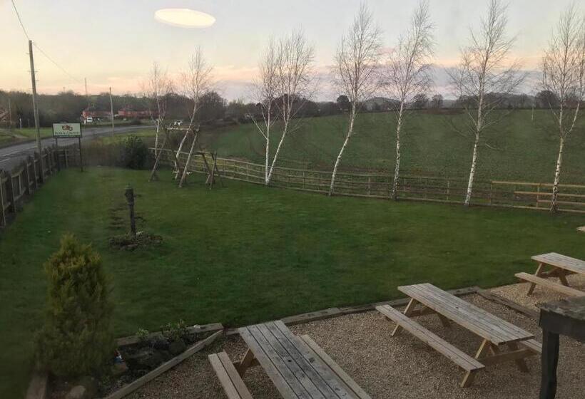 Hostal Rose And Crown At Redmarley