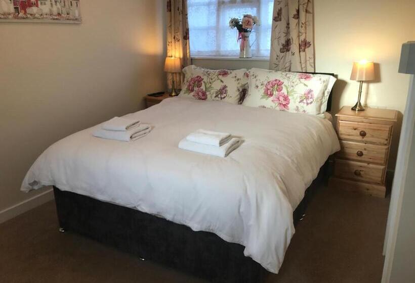 Hostal Rose And Crown At Redmarley