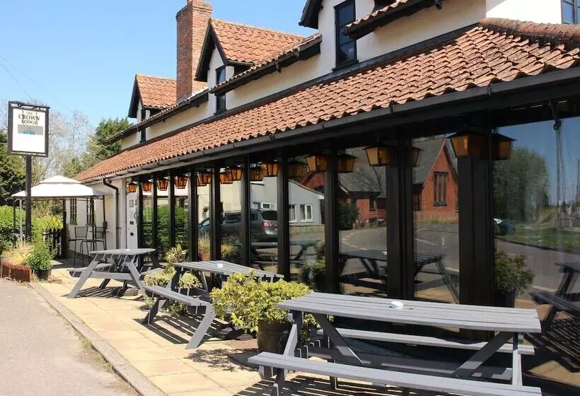 Hostelli The Crown Lodge & Restaurant