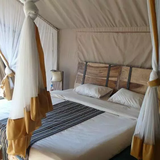 هتل Robanda Safari Camp