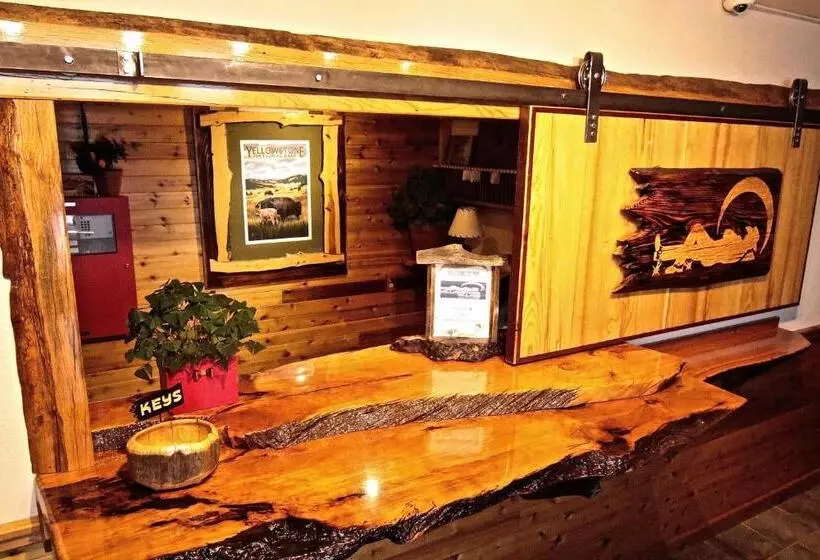 هتل Yellowstone Village Inn And Suites