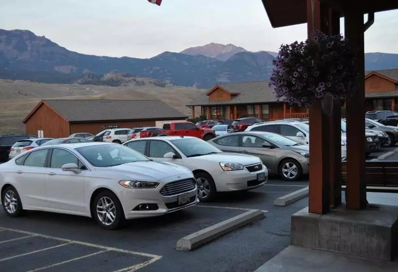 هتل Yellowstone Village Inn And Suites
