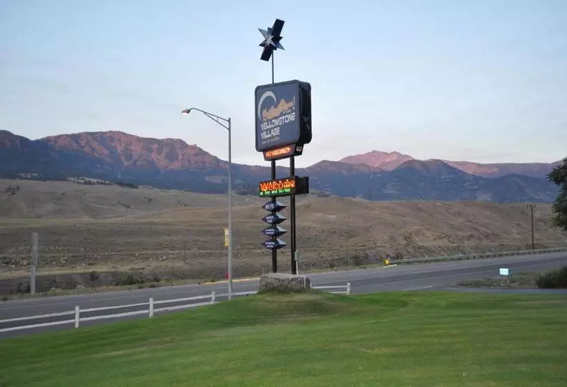 هتل Yellowstone Village Inn And Suites