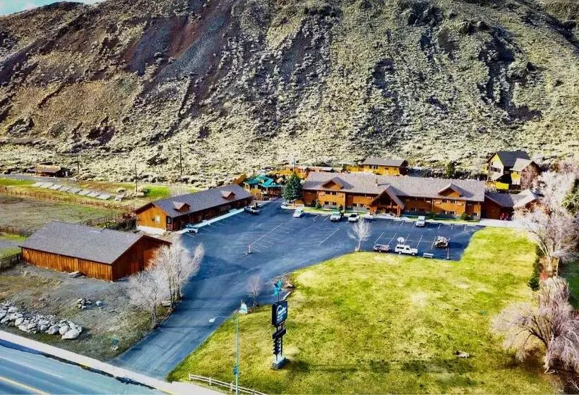 هتل Yellowstone Village Inn And Suites