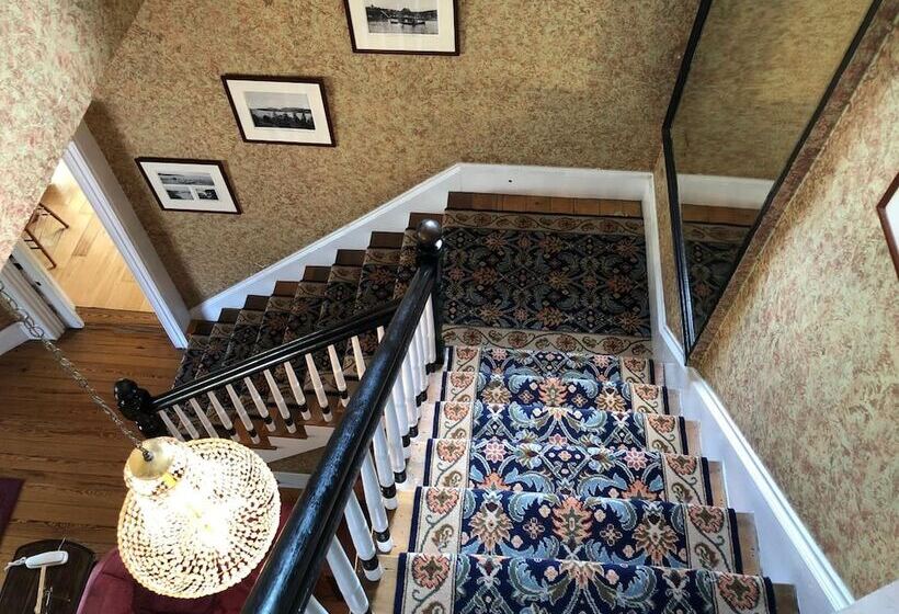 ペンション Central House Inn