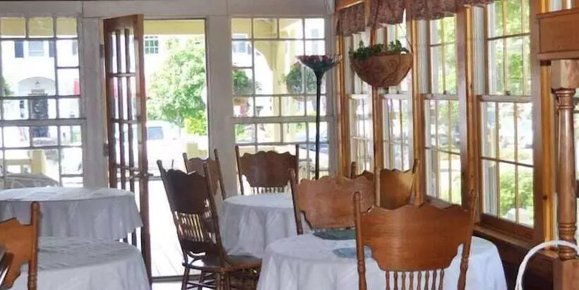 پانسیون Central House Inn