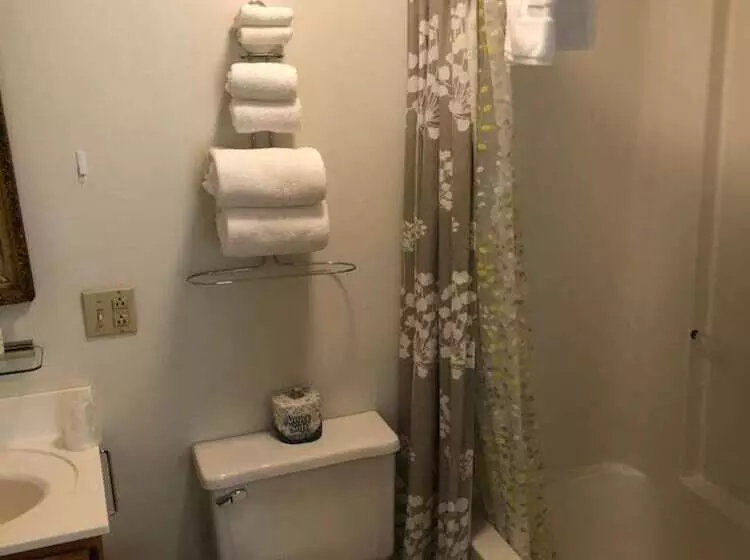 پانسیون Central House Inn