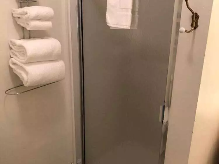 پانسیون Central House Inn