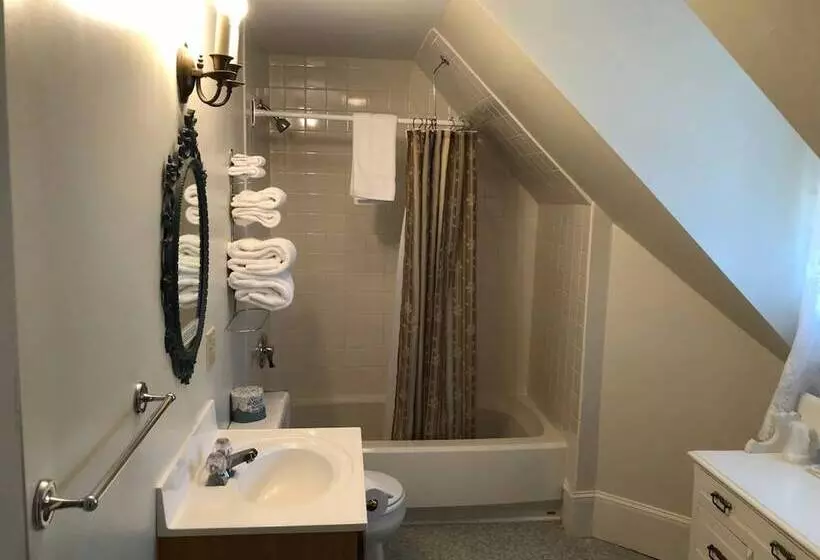 پانسیون Central House Inn