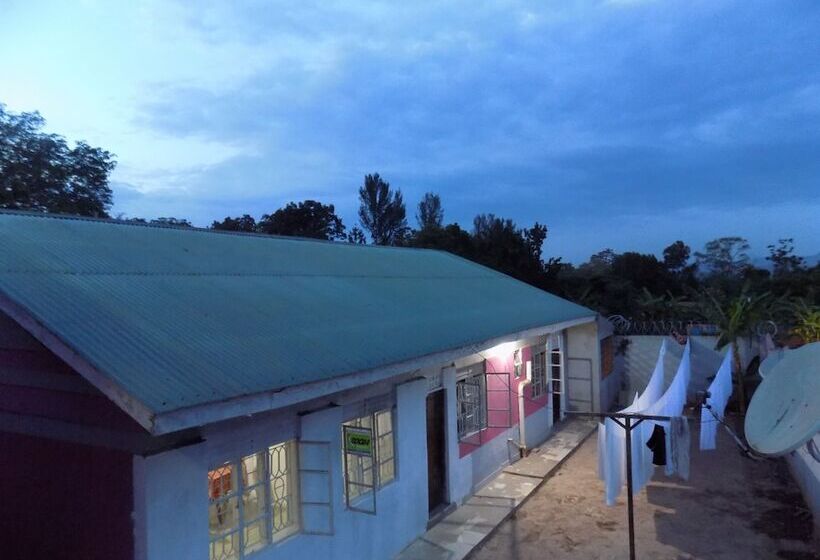 ベッドアンドブレックファースト R & R Gardens