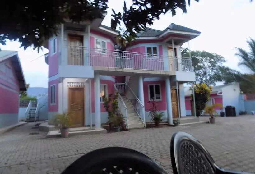 تختخواب و صبحانه R & R Gardens