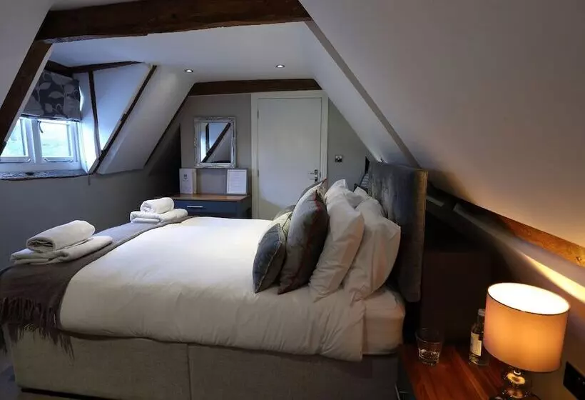 Hostal Recruiting Sergeant