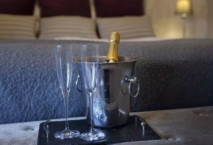 Hostal Recruiting Sergeant