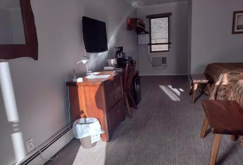 Hotelli The Lodge At West River