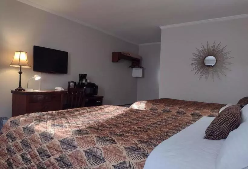 Hotelli The Lodge At West River