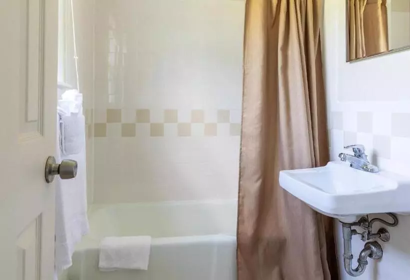 Hotelli The Lodge At West River