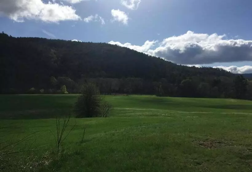 Hotelli The Lodge At West River