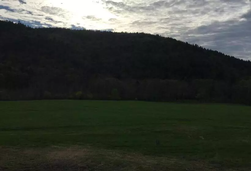 Hotelli The Lodge At West River