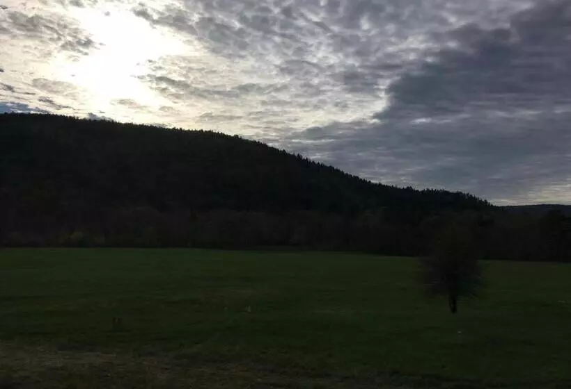 Hotelli The Lodge At West River