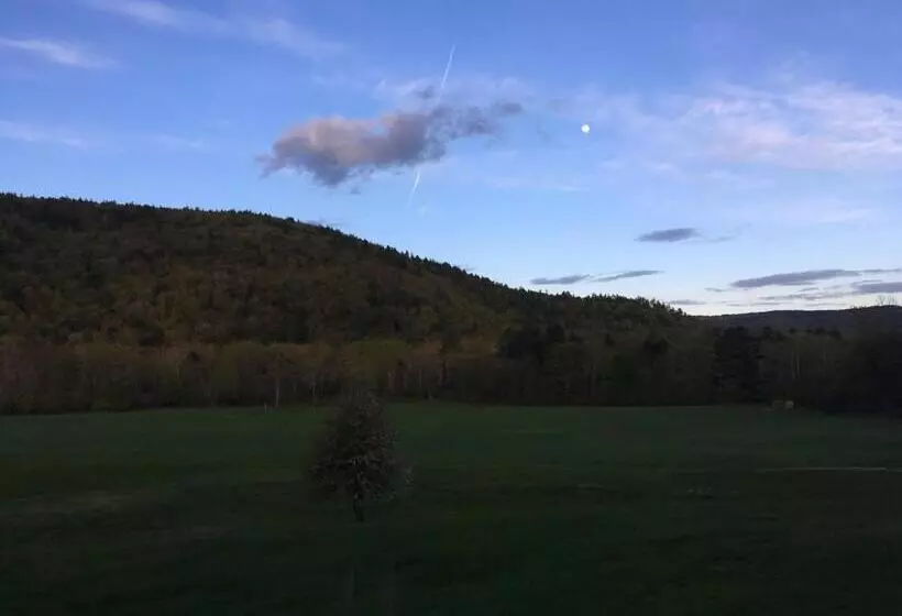 Hotelli The Lodge At West River