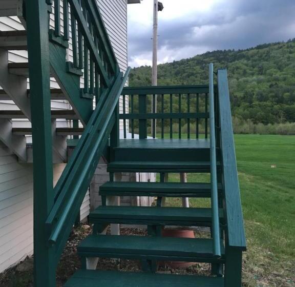 ホテル The Lodge At West River